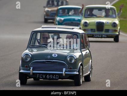 1966 Morris Mini Cooper au Goodwood Revival meeting 2009, Sussex, UK. Banque D'Images