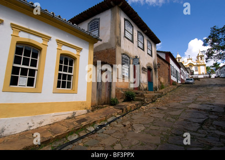 Camara rue avec ses maisons coloniales historiques, Tiradentes, Minas Gerais, Brésil Banque D'Images