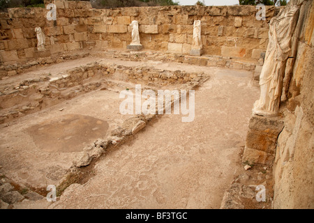 Piscine dans le gymnase et les bains dans l'ancien site de l'ancienne villa romaine salamine famagouste République turque de Chypre du nord Banque D'Images