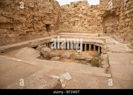 Les conduits de chauffage au sol dans la salle de transpiration du gymnase et bains dans l'ancien site de l'ancienne villa romaine salamine famagust Banque D'Images