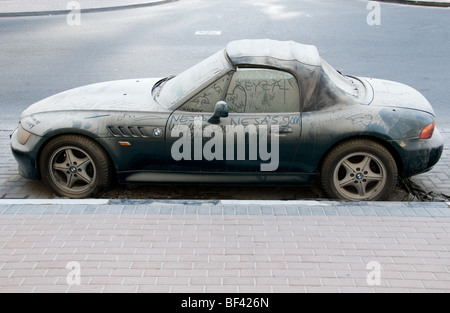 Voiture abandonnée dans la Marina de Dubaï Banque D'Images