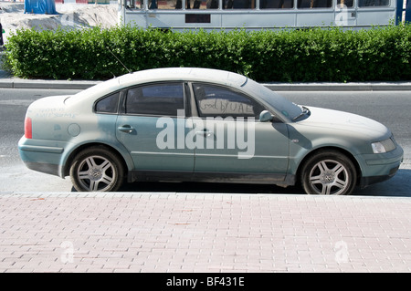 Voiture abandonnée dans la Marina de Dubaï Banque D'Images