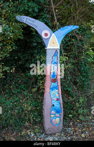 Milepost sur la National Cycle Network, la Route 1, à Upnor Kent UK Banque D'Images