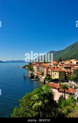 Paysage urbain, le Lac Majeur, Cannero Riviera, Piedmont, Italy, Europe Banque D'Images