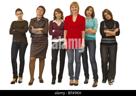 Six belles femmes modèles une position sur fond blanc en studio. Portrait en pied. Cinq sont en humeur mélancolique. L'une en rouge Banque D'Images