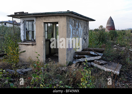 Signal fort délabrée, envahie par la remise, terrain Ausbesserungswerk l'ancien atelier de réparation de la compagnie allemande, vacant, fermée en 2003 Banque D'Images