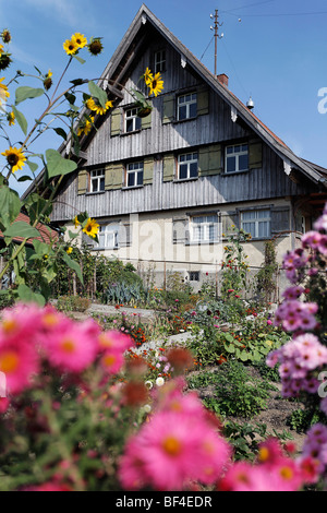 Maison Haeusing Haus cottage avec jardin, le sud de la ferme de Haute-souabe, 1734, Musée ferme Fuchstal, la région de l'Allgaeu Banque D'Images