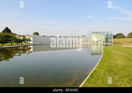 Le verre, la construction, l'architecture moderne, étang, ancienne base de missiles, art museum, Langen Foundation, l'architecte Tadao Ando, Hombr Banque D'Images