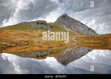 Reflectino de Mt. Margelkopf dans l'Est des Alpes suisses, l'Autriche, Europe Banque D'Images