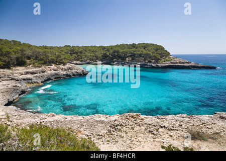 Le Caló des Burgit dans la baie de Cala Mondragó, parc Naturel de Mondragó, Mallorca, Majorque, Îles Baléares, Mer Méditerranée, Spa Banque D'Images