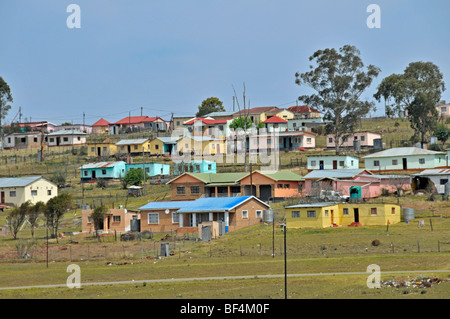Maisons dans la région du Transkei, Province orientale du Cap, Afrique du Sud, l'Afrique Banque D'Images