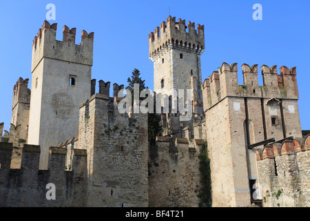 Château Scaliger, Sirmione sur le lac de Garde, Italie, Europe Banque D'Images