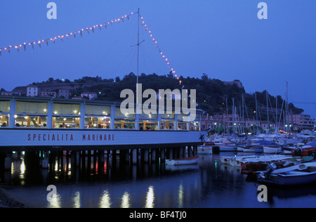 Restaurant, Port, Porto Azzurro, Elba, Insel Elba, Toskana, Italien Banque D'Images