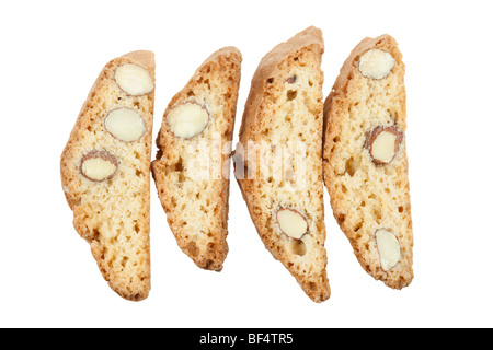 Biscuits aux amandes croquantes original italien isolé sur fond blanc Banque D'Images