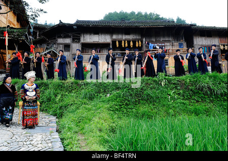 Les musiciens jouent Miao Lusheng, Upper Village Miao Langde, Leishan, Qiandongnan Miao et Dong, province de Guizhou, Chine Banque D'Images