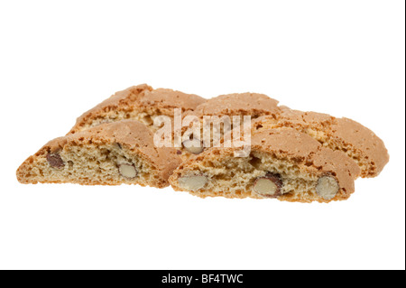 Biscuits aux amandes croquantes original italien isolé sur fond blanc Banque D'Images