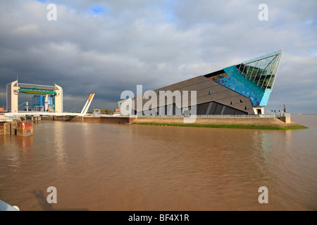 La coque et la rivière profonde Submarium barrière de marée, Kingston Upon Hull, East Yorkshire, Angleterre, Royaume-Uni. Banque D'Images