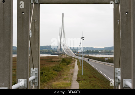 Pont du pont de Normandie, à l'embouchure de la Seine près du Havre, l'architecte Michel Virlogeux, pont à haubans avec t Banque D'Images