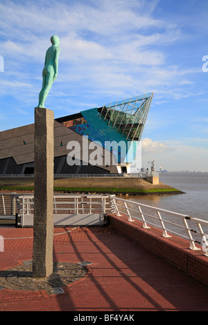 Deep Submarium le Voyage et statue, Kingston Upon Hull, East Yorkshire, Angleterre, Royaume-Uni. Banque D'Images