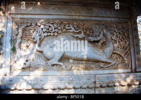 Partie de marbre sculpté des Pailou, Qilin, Temple Biyun collines odorantes, Beijing, Chine Banque D'Images