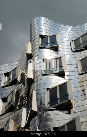 Neuer Zollhof, Arts et Centre des médias Rheinhafen, bâtiment de l'architecte Frank O. Gehry, bâtiments Gehry au Handelshafen, Banque D'Images