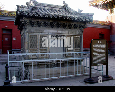 Four pour brûler des offrandes sacrificielles au Temple d'empereurs successifs, Beijing, Chine Banque D'Images