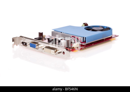 Carte vidéo PCI Express avec HDMI, VGA et DVI isolé sur fond blanc Banque D'Images