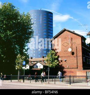 Des tours d'immeuble résidentiel à Newham skyline près du site olympique à Stratford East London, UK KATHY DEWITT Banque D'Images