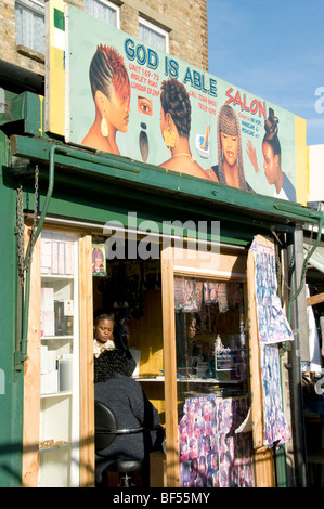 UK.beauté Afro Antillais dans Ridley Road,marché,Hackney London.Photo Julio Etchart Banque D'Images