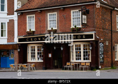 La Couronne et Anchor Pub à Winchester, Royaume-Uni. Banque D'Images