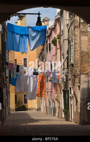 Cour avec buanderie, Soportales, Riva dei Sette Martiri, Venise, Vénétie, Italie, Europe Banque D'Images