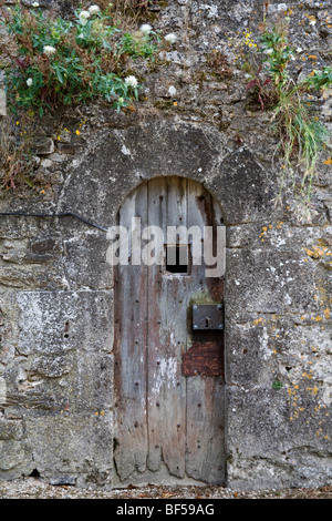 Porte extérieure de cellule dans la prison de Partheney médiéval vieux de France Août 2009 Banque D'Images