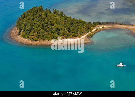 Vue aérienne de la presqu'île de Pelican, au large de Long Island, Whitsunday Islands National Park, Queensland, Australie Banque D'Images