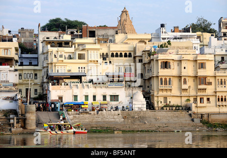 Bord de l'escalier, Ghat au lac Pichola, Udaipur, Rajasthan, Inde du Nord, Inde, Asie du Sud, Asie Banque D'Images