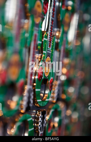 Guitares magnétiques du Hard Rock Cafe sur un babillard Banque D'Images