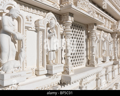 Le Swaminarayan Mandir en marbre blanc sculpté à la main, temple hindou. Eknath et Gurunanak sculptures. Toronto, Ontario, Canada. Banque D'Images