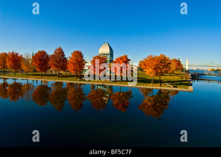 Dans le bassin Bonsecours du Vieux-Port de Montréal Banque D'Images