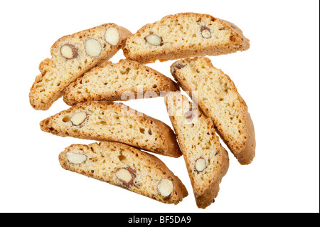 Biscuits aux amandes croquantes original italien isolé sur fond blanc Banque D'Images