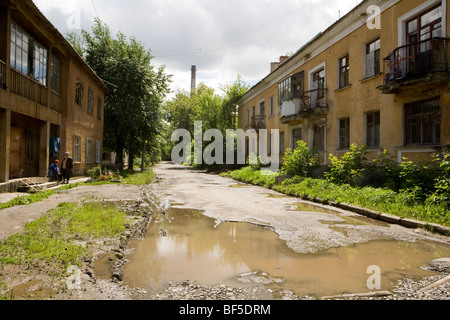 Résidents hors logement social bloc d'appartement, Ekaterinbourg, Oural, Russie Banque D'Images
