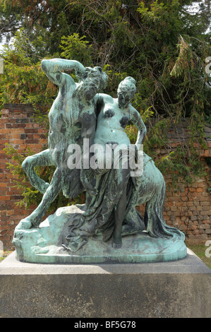 Centaur bronze sculpture dans le parc municipal Stadtpark, Dessau, Saxe-Anhalt, Allemagne, Europe Banque D'Images