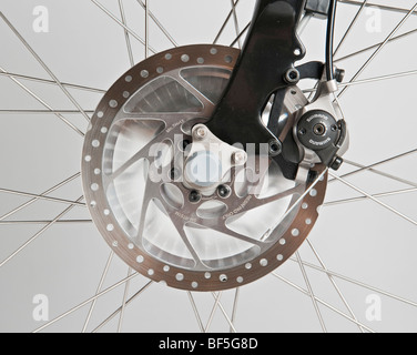 Les disques de frein avant (Shimano) sur un Sprint eZee vélo électrique Banque D'Images