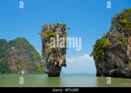 Rock James Bond dans l'Phnag Nga Bay, Thaïlande, Asie Banque D'Images