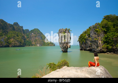 Rock James Bond dans l'Phnag Nga Bay, Thaïlande, Asie Banque D'Images