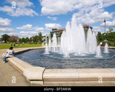 Fontaine dans les jardins de Broadway, Letchworth Garden City Banque D'Images