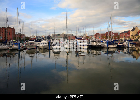 Yachts à Kingston Upon Hull, East Yorkshire, Angleterre, Royaume-Uni. Banque D'Images