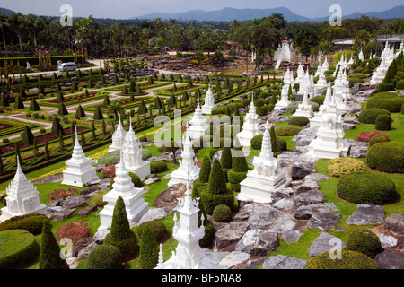 Les jardins à la française au parc Suan Nong Nooch Tropical Botanical Garden ; NongNooch Resort, Chon Buri, Chonburi Pattaya, Thaïlande, Asie Banque D'Images