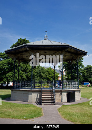 Kiosque à musique dans le parc, Eastleigh, Hampshire, Angleterre Banque D'Images