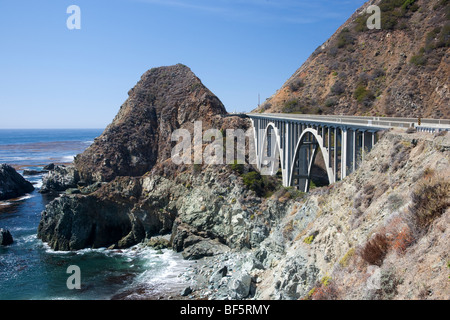 Bixby Creek Arch Bridge, près de Big Sur en Californie, USA Banque D'Images