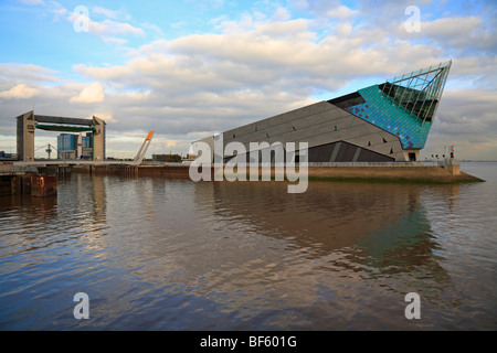 La coque et la rivière profonde Submarium barrière de marée, Kingston Upon Hull, East Yorkshire, Angleterre, Royaume-Uni. Banque D'Images