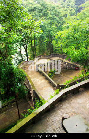 Chemin piétonnier à Baoding Hill, comté de Dazu, municipalité de Chongqing, Chine Banque D'Images